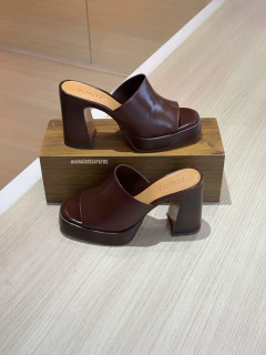 Schutz Tamanco Salto Bloco Couro Root Brown