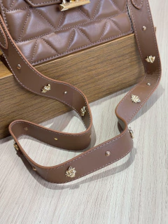 Schutz Bag Believe Couro Dark Caramel Alça Decorada Bolsa Abelha - comprar online