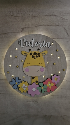 Cartel de nacimiento con luz - Jirafa en internet