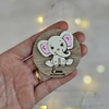 Elefante con orejas rosa