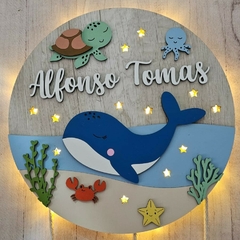Cartel de nacimiento con luz animales del mar