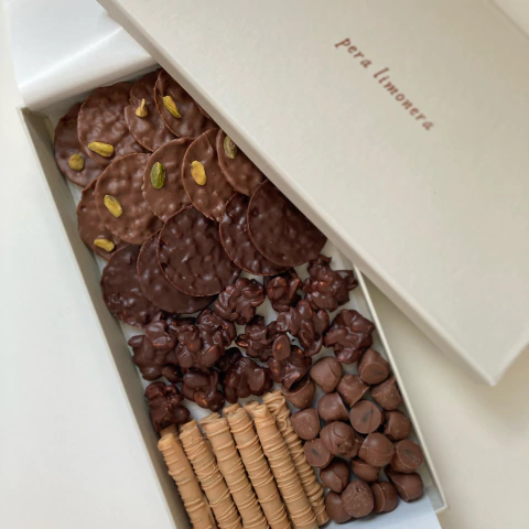 CAIXA SELEÇÃO GRANDE - LICORZINHOS - comprar online