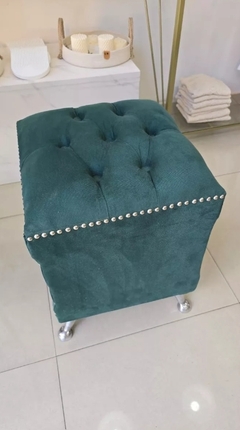 Imagen de Puff Capitone Reforzado Pana Y Tachas Patas Acero (576)