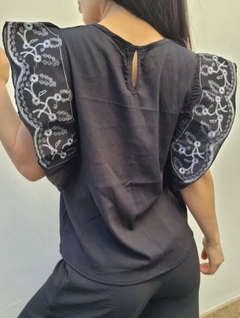Imagen de Blusa Lino Manga Bordado Volado Mujer (538)