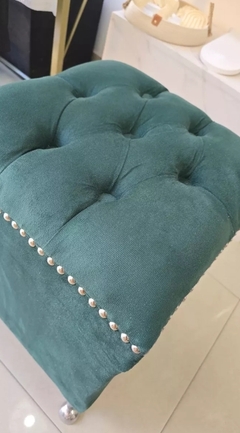 Puff Capitone Reforzado Pana Y Tachas Patas Acero (576)