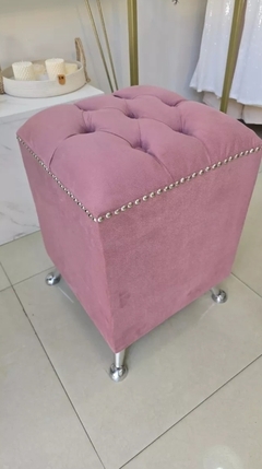 Puff Capitone Reforzado Pana Y Tachas Patas Acero (576) - comprar online