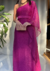 Vestido longo de um ombro na internet