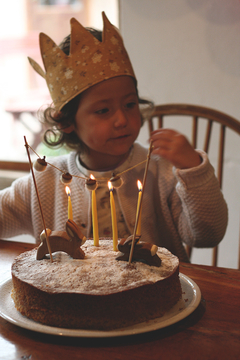 Corona de cumpleaños. - Amanda juguetes para imaginar