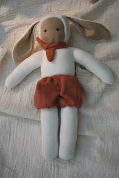 Conejo de plush. en internet