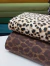 Gabardina animal print elastizada - comprar online