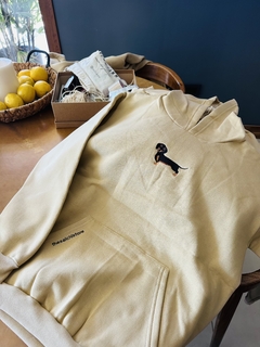 SALCHIBUZO oversize beige de perro marrón/negro. - The salchi store