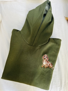 SALCHUBUZO oversize verde militar de perro arlequin negro/marrón. - The salchi store