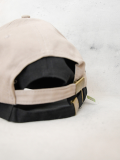 Gorra negra con perro marron - comprar online