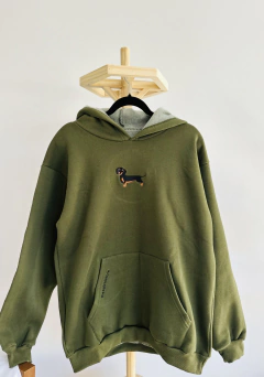 SALCHIBUZO oversize verde militar de perro negro/marrón. - comprar online