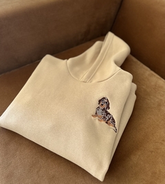SALCHIBUZO oversize beige de perro arlequin marrón. - tienda online