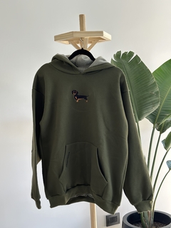 SALCHIBUZO oversize verde militar de perro negro/marrón. - comprar online