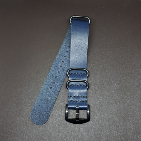 NATO Azul - Zulu - Metais Pretos - Couro Legítimo