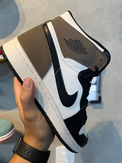 Air Jordan 1 High Mocha na internet