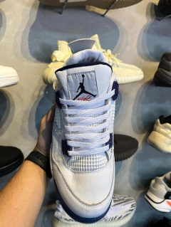 Jordan 4 Navy na internet