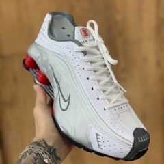 Shox R4 Branco/Cinza/Vermelho - comprar online