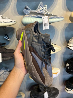 Yeezy 700 V2 Mauve - comprar online