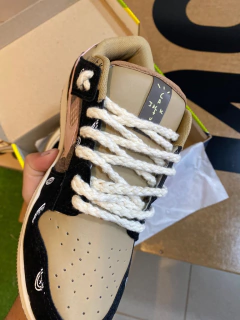 SB Dunk Cactus Jack na internet