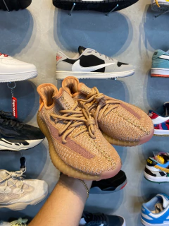 Yeezy Boost 350 Clay na internet