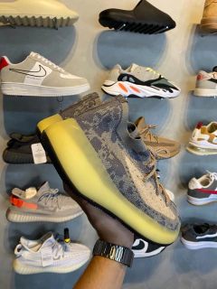 Yeezy 380 na internet