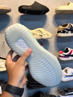 Yeezy 350 V2 MX Frost Blue na internet