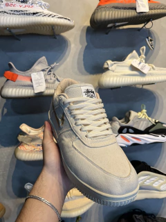 Air Force Stussy Bege na internet