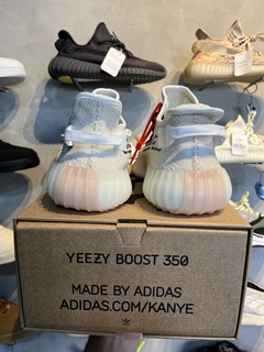 Yeezy Boost 350 V2 Off-White na internet