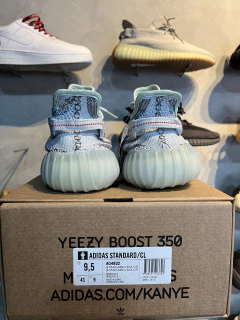 Yeezy Boost 350 V2 Blue Tint na internet