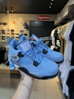 Jordan 4 University Blue na internet