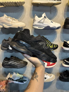 New Balance 9060 Preto na internet