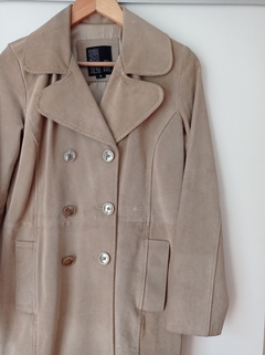 TRENCH CUERO GAMUZA MOCCA - comprar online
