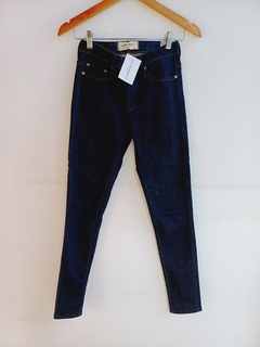 JEAN JAZMIN CHEBAR SKINNY 22 en internet