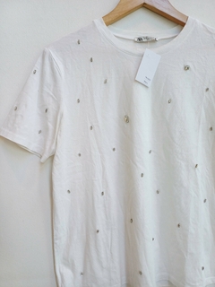 REMERA CON APLIQUES ZARA - comprar online