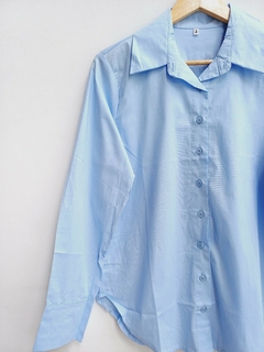 CAMISA POPLIN CELESTE M - SECONDMODEVINTAGE