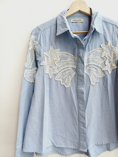 CAMISA JAZMIN CHEBAR CELESTE 1 - comprar online