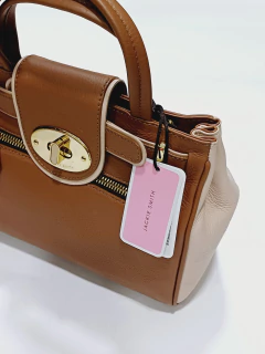 CARTERA SOPHIA JACKIE CUERO MOCCA en internet