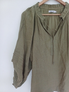 BLUSA CHER VERDE OLIVA - comprar online