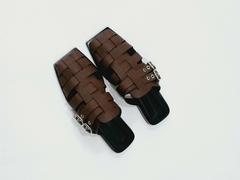 ZUECOS CHOCOLATE CUERO 39 - comprar online