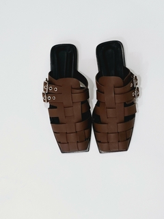 ZUECOS CHOCOLATE CUERO 39 en internet