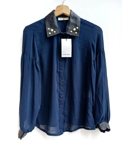 CAMISA JAZMIN CHEBAR AZUL CON CUERO T1 - tienda online