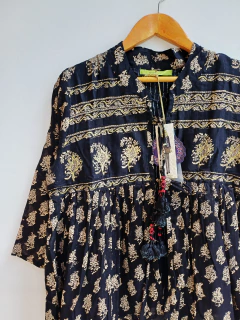 SACO NEGRO NEBBY NUKITA LIVIANO NEGRO Y DORADO M - comprar online