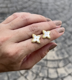 Brinco Inspiração LV Dourado
