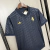 Camisa masculina azul da Juventus III 24/25, modelo torcedor, com detalhes em amarelo e padrão texturizado.