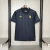 Camisa masculina azul da Juventus III 24/25, modelo torcedor, com detalhes em amarelo e padrão texturizado.