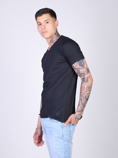 Remera Básica Cuello V en internet