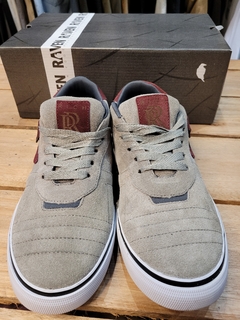 ZAPATILLA RICH GRIS/BORDO - Gotland Clothing